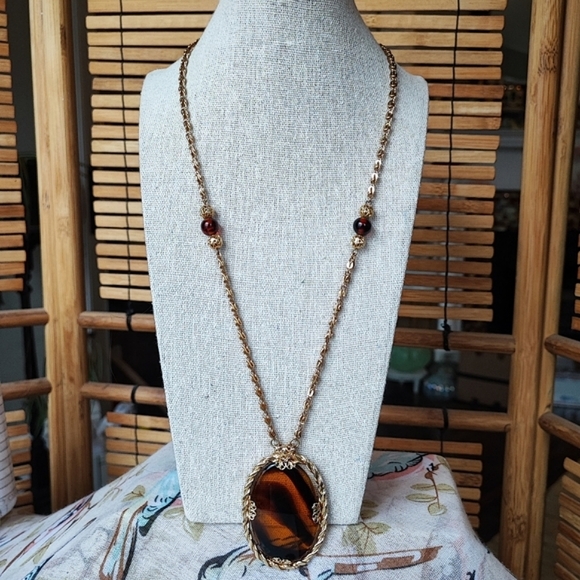 Glass Tortoise Striped Outrageous Filigree Setting Gold Tone Open Back Necklace - Picture 2 of 7